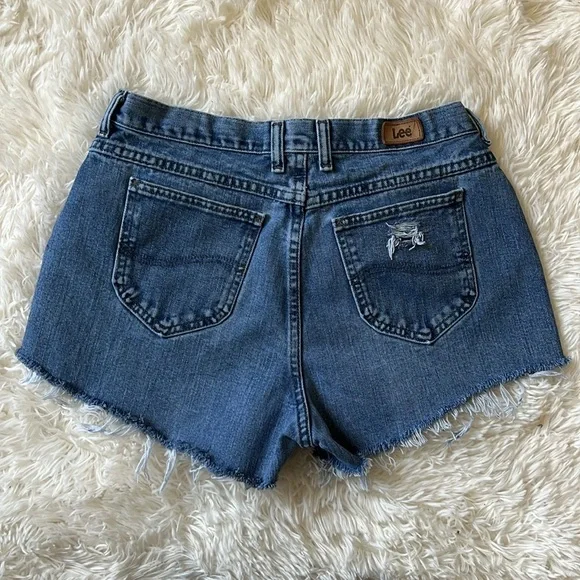 Vintage Lee - Women’s Cut Off Denim Shorts, Distressed Jean Shorts size 12 - Picture 4 of 7